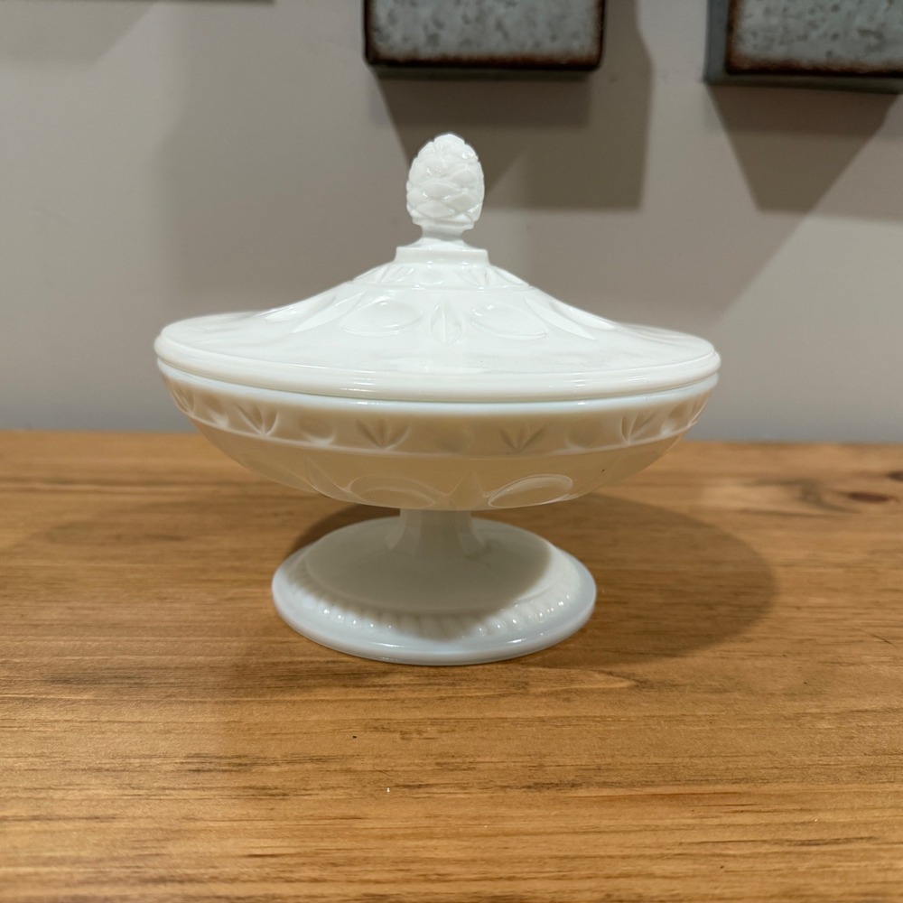 White Milk Glass Candy Dish Pedestal Compote Bowl‎ with Lid Pineapple Finial VTG
